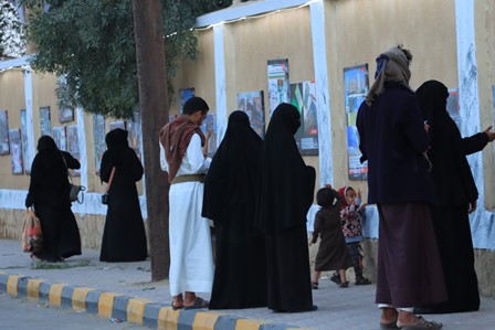 جانب من زيارة المواطنين لمعرض شتاء صنعاء