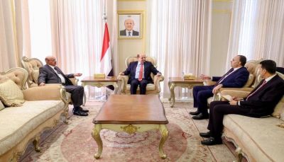 رئيس الوزراء يوجه بتسريع إجراءات صرف الرواتب المتأخرة للموظفين والمتقاعدين والشهداء والجرحى