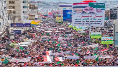 تظاهرة حاشدة في تعز تندد بالاعتداءات الإيرانية وتؤكد التضامن مع السعودية والخليج