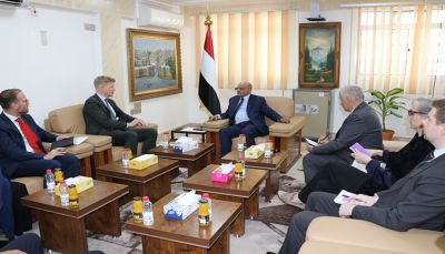 المبعوث الأممي يعقد سلسلة لقاءات مع مسؤولين حكوميين في عدن