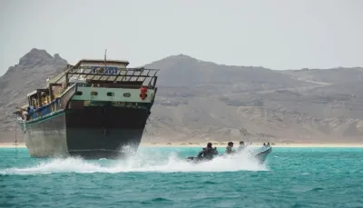 وكالة دولية تكشف عن طلب طهران للحوثيين لإغلاق باب المندب إذا قصفت أمريكا مواقع إيرانية