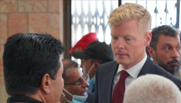 المبعوث الأممي يدعو لضبط النفس ويحذر من جرّ اليمن إلى تصعيد إقليمي