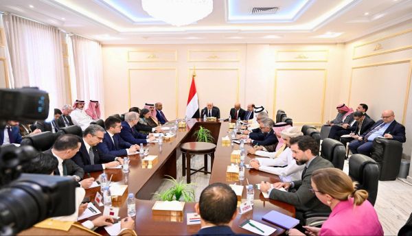 "العليمي": إجراءات المجلس الانتقالي الأحادية خرقًا صريحا لمرجعيات المرحلة وتهديدًا لوحدة القرار الأمني والعسكري