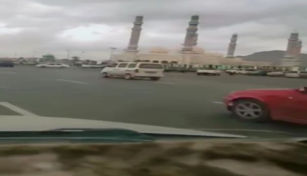 زامل في ميدان السبعين يثير الجدل ويعكس رسائل تتجاوز الطابع الفني