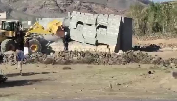 شبكة حقوقية تدين جريمة هدم منزل مواطن بمديرية همدان من قبل الحوثيين