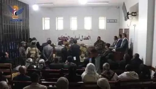 صنعاء.. قاضٍ حوثي يطرد محاميًا من قاعة المحكمة أثناء مزاولته لمهنته