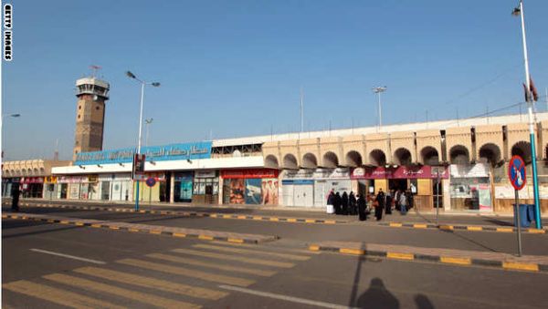 فيما المساعدات لا تصل للمحتاجين.. 38 طناً من المساعدات الدولية تصل مطار صنعاء