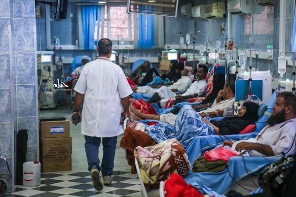 المئات من مرضى الفشل الكلوي مهددون بالموت في مستشفى الثورة بتعز