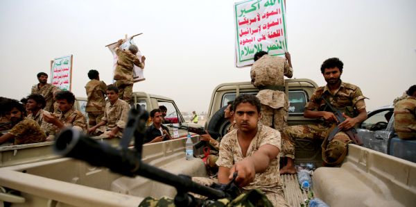 مقتل عشرات المدنيين المختطفين لدى جماعة الحوثي بقصف لطيران التحالف  
