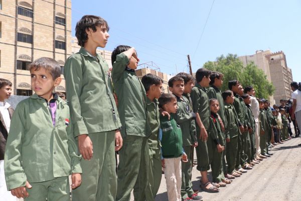 مليشيا الحوثي تواصل إرسال أطفال المدارس في صنعاء الى جبهات القتال