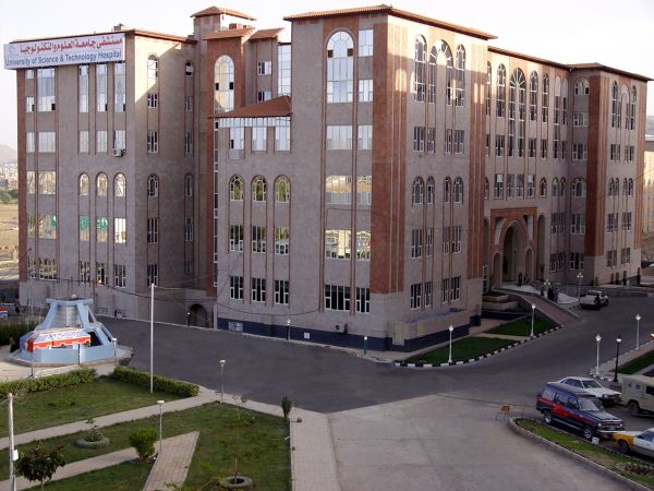 مليشيات الحوثي تقتحم مستشفى جامعة العلوم بصنعاء
