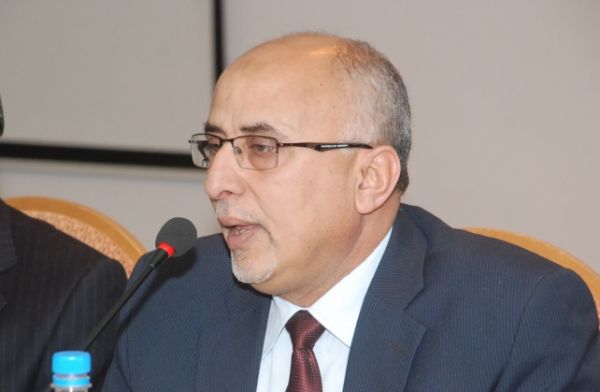 أوّل تعليق حكومي على تهديدات الحوثيين بقطع الملاحة الدولية في البحر الأحمر