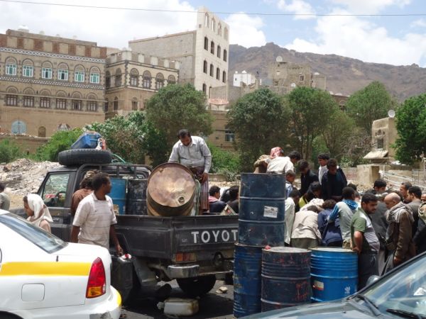 حصاد 4 أعوام من الانقلاب.. 12 جرعة حوثية وأكثر من 1000 سوق سوداء حصاد 4 أعوام من الانقلاب.. 12 جرعة حوثية وأكثر من 1000 سوق سوداء