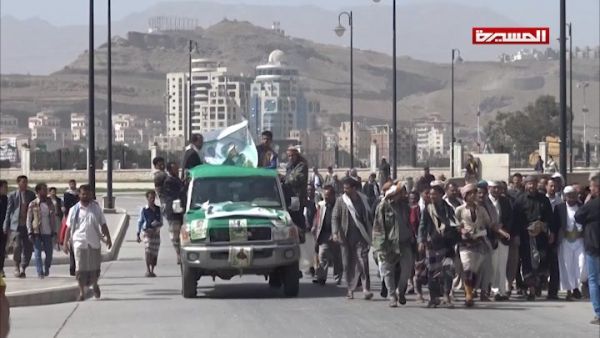 اجتماع حوثي يطالب سكان أمانة العاصمة بالدفع بالمزيد من أبنائهم للقتال في صفوف المليشيات