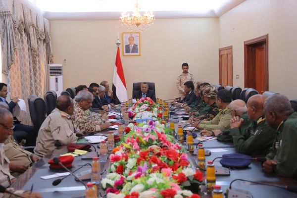 بن دغر يؤكد على ضرورة توحيد عمل الأجهزة العسكرية والأمنية