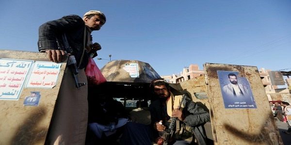 الفنان "أيوب طارش" يتسبب في احتجاز مواطن والتحقيق معه بصنعاء