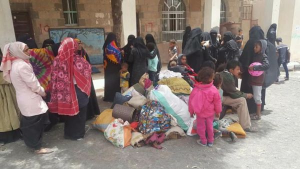 في ظل جبايات وسيطرة الحوثيين.. ملاك المنازل والتجار يستغلون نازحي الحديدة