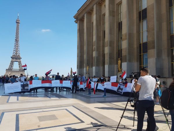 وقفة احتجاجية في باريس للمطالبة بإخلاء الحديدة من مليشيات الحوثي