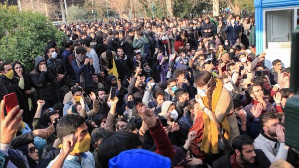 قتلى وجرحى برصاص الأمن بتظاهرات في إيران