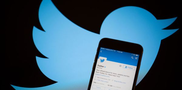 "تويتر" تحذف ملايين الحسابات المزيفة من متابعة المستخدمين
