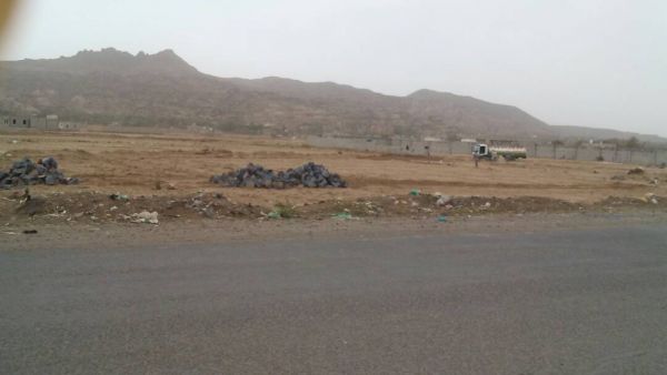 بعد طلبه أرضية في إب.. قيادي حوثي يوزع أراضي الدولة في صنعاء للمليشيا