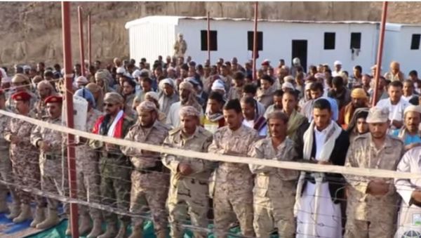 مدير العمليات الحربية يزور قوات الجيش بجبهة نهم شرقي صنعاء