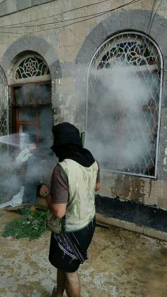 مليشيات الحوثي تحرق ارشيف وثائق وزارة الأوقاف بصنعاء والحكومة تُدين