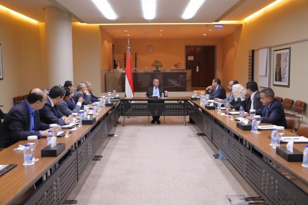 الحكومة اليمنية تحذر "الإنتقالي" من إثارة الفوضى وتدعو لرفض مشاريع التمزيق