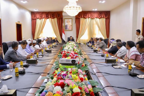 الحكومة: سنوفر العملة الصعبة لجميع التجار لاستيراد المواد الغذائية