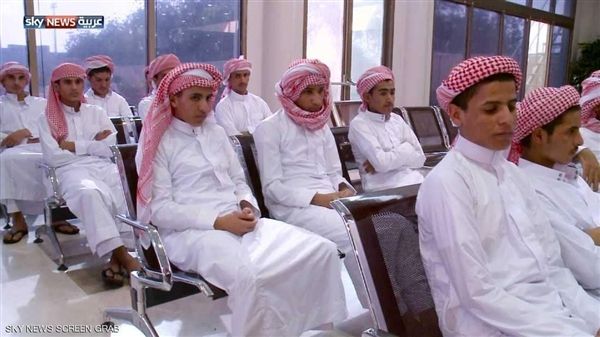 التحالف يسلّم الحكومة اليمنية 15 طفلاً كانوا يقاتلون في صفوف المليشيات