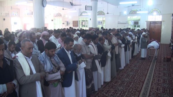 تشييع مهيب لجثمان الأكاديمي ورجل الأعمال عبدالكريم الجماعي في مأرب