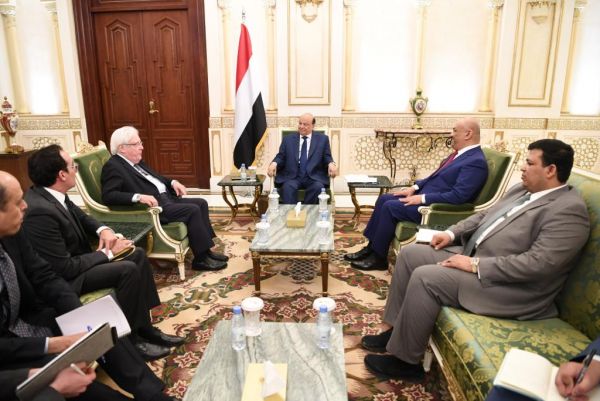 الرئيس هادي لـ"غريفث": مستعدون لفتح الرحلات الداخلية بكافة المطارات بما فيها مطار صنعاء