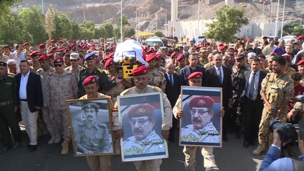 تشييع شعبي ورسمي مهيب لجثمان اللواء "طماح" بعدن