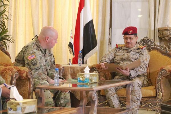 وزير الدفاع يبحث مع مسؤول امريكي جهود دعم قدرات الجيش ومكافحة الارهاب