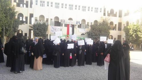 ضحايا انقلاب الحوثي.. انقطاع المرتبات تدفع المعلم "مفتاح" لبيع كليته (قصة خبرية)