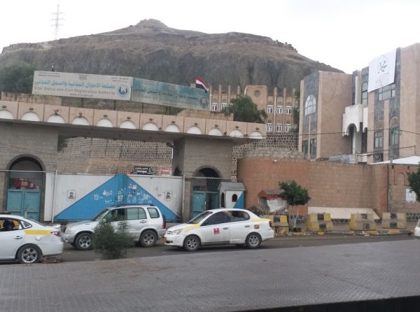 الأحوال المدنية بصنعاء حكرا على الميليشيا.. ورحلة عناء للحصول على الهوية