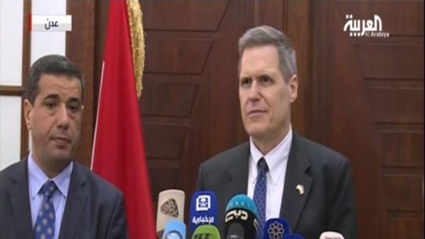 السفير الأمريكي من عدن: أسلحة الحوثيين تهدد المنطقة ولا ندعم تقسيم اليمن