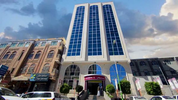 للمرة الثانية.. ميليشيا الحوثي تقتحم مشفى بصنعاء وتثير الرعب بين المرضى