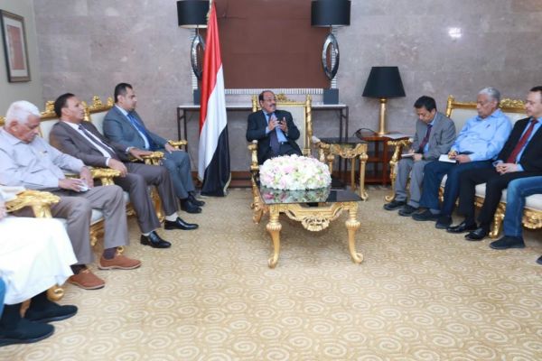 نائب الرئيس يناقش مع قيادات الأحزاب البرنامج التنفيذي للتحالف الوطني