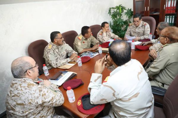 الفريق النخعي يوجه بتفعيل الكليات العسكرية وكلية القيادة والأركان بعدن