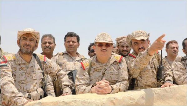 وزير الدفاع من أعالي جبال صنعاء يدعو الجيش لرفع الجاهزية القتالية