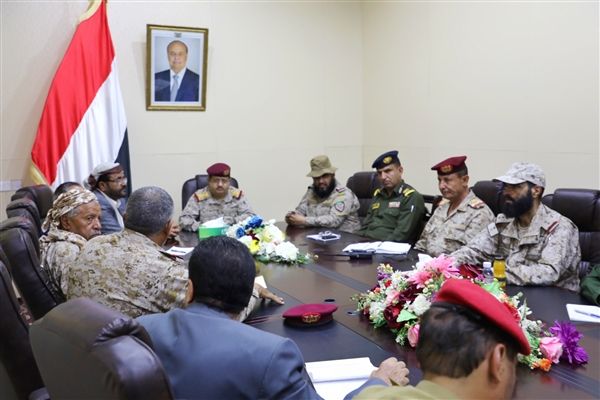 وزير الدفاع يوجه بتفعيل غرفة العمليات المشتركة لملاحقة وتعقب المطلوبين والمخربين