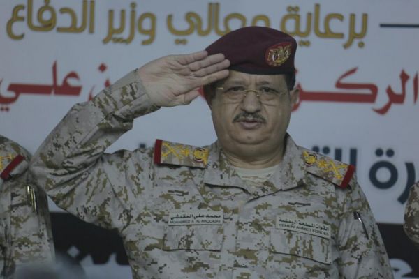 وزير الدفاع يؤكد على توحيد الخطاب الإعلامي بما يعزز وحدة الصف الجمهوري