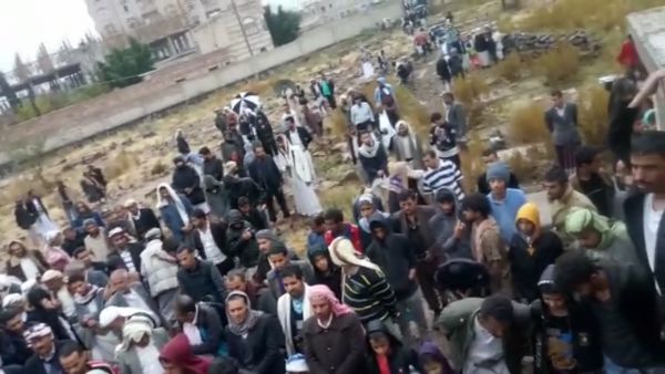 وسط سخط المواطنين.. تشييع مهيب لجثمان المختطف خالد الحيث بصنعاء