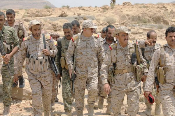 الفريق المقدشي يتفقد جبهات نهم والعرادة: عازمون على تحرير صنعاء