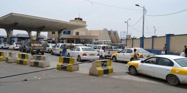 رغم انخفاض أسعارها عالمياً.. مليشيات الحوثي تواصل بيع المشتقات بالسوق السوداء
