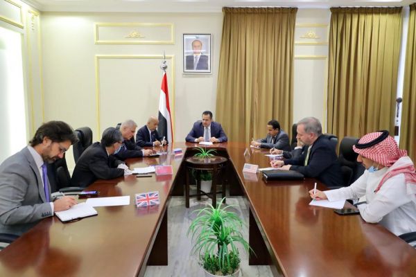الحكومة اليمنية: سنتعامل بحزم لإنهاء تمرد المليشيات تحت أي غطاء واستعادة مؤسسات الدولة