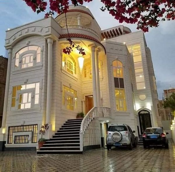 المحارق للزنابيل والجوع لليمنيين.. قيادي حوثي يشتري فيلا بصنعاء بمليون دولار