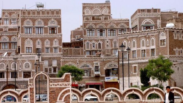 ينتظرون التدخل.. "العاصمة أونلاين" يوثق معاناة أهالي صنعاء القديمة (صور)