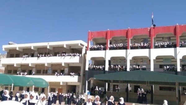 المدارس الحكومية تدرّ "ذهباً".. مبالغ طائلة يدفعها طلاب العاصمة للمليشيا الحوثية أين تذهب..؟